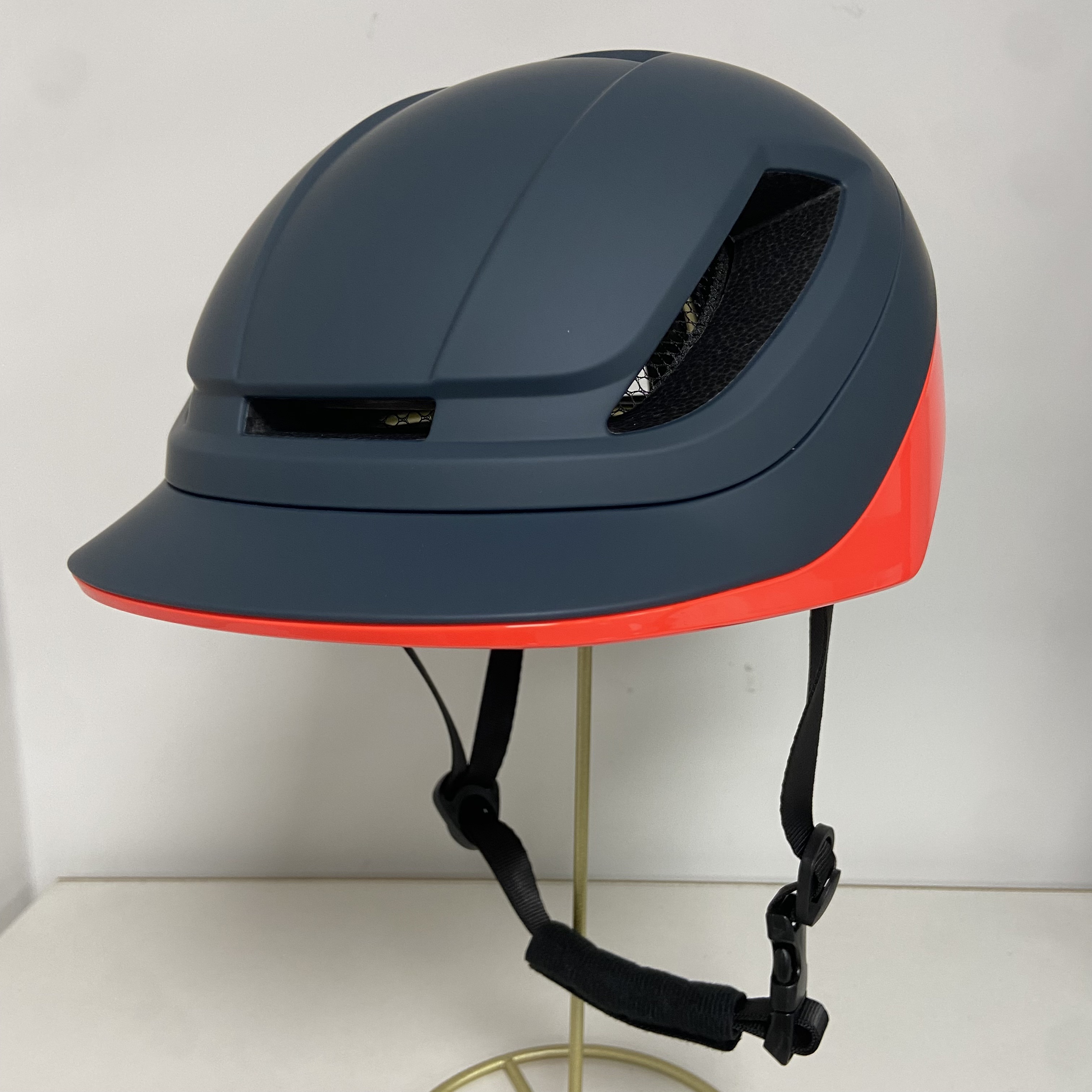 Bike Helmet 152 thumbnail 2